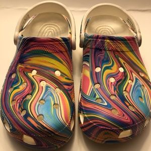 Crocs colorful design, Size 8, Good preowned condition